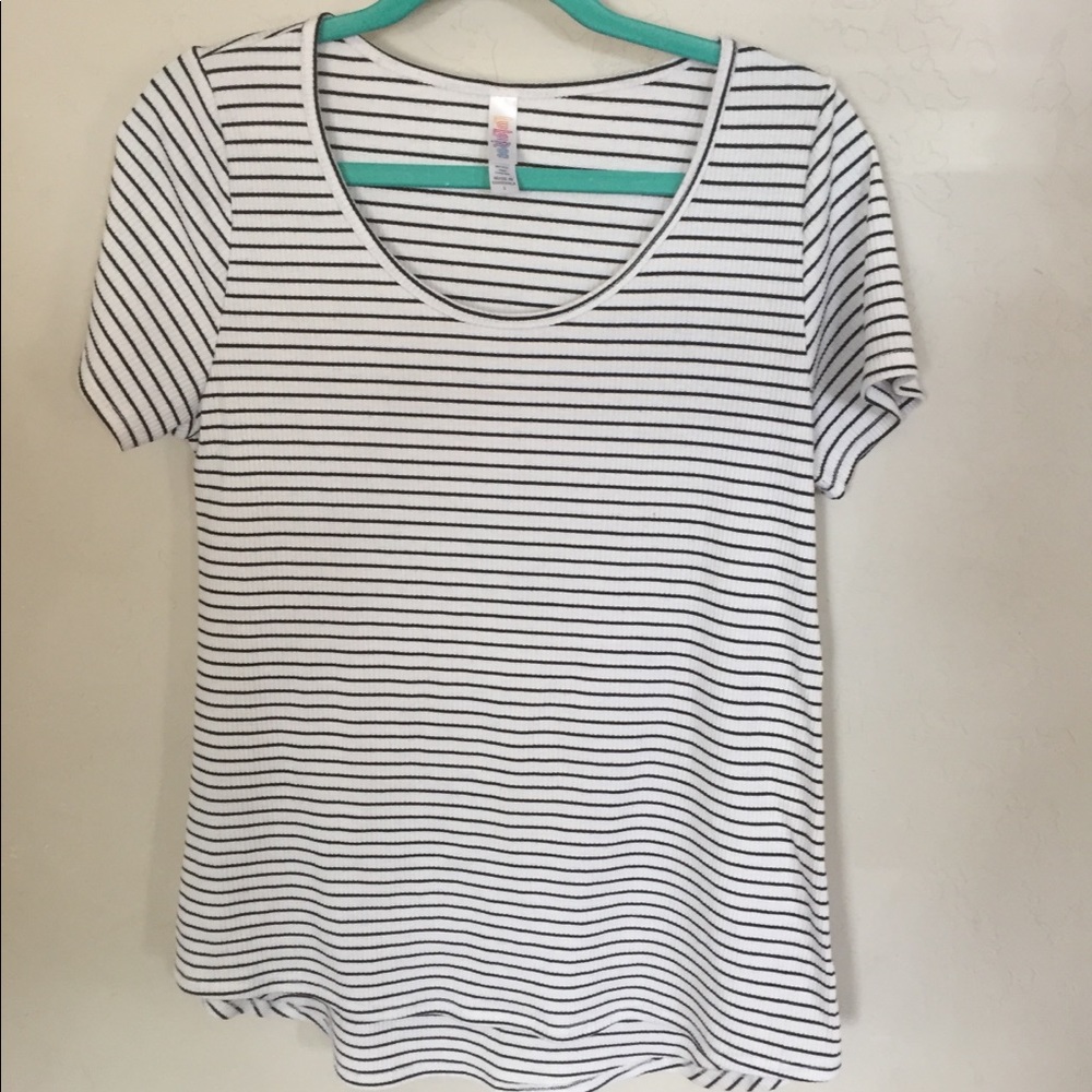 Lularoe classic tee